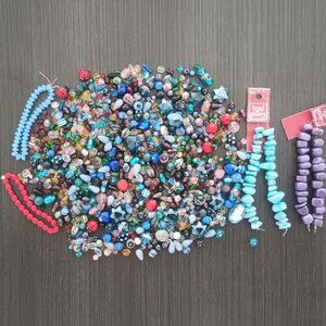 GLASS BEAD MIX LOT- 1 1/2 POUNDS ASSORTED COLORS AND SIZES ART GLASS SWIRL SOLID